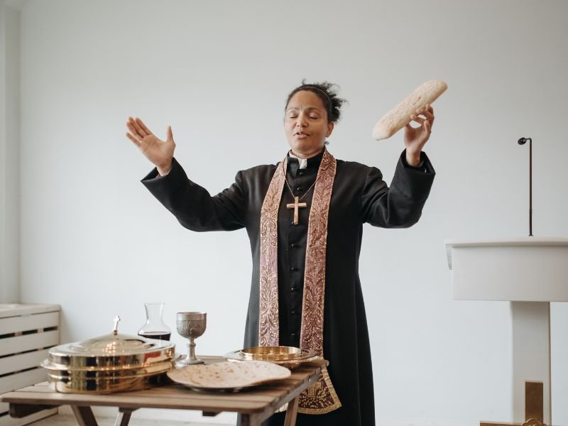 20 Inspiring Short Prayers for Communion Strength & Hope